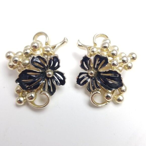 Vintage Black Enamel Grape Leaves and Grape Cluster Clip On Earrings - Picture 7 of 7